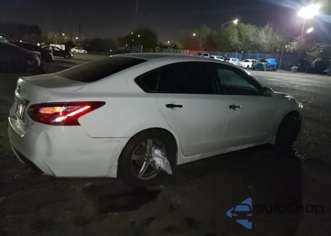 2017 Nissan Altima 2.5 z USA, uszkodzony, nr VIN 1N4AL3AP8HC281621